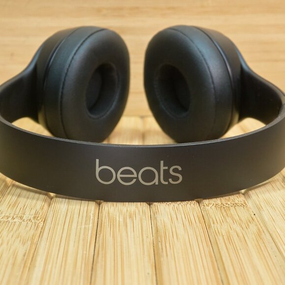 Beats by Dr. Dre Beats Solo3 Wireless On-Ear Headphones - Matte Black - Picture 4 of 12